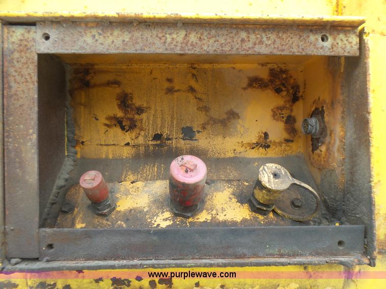 image for item L5464 2006 International 7400 dump truck