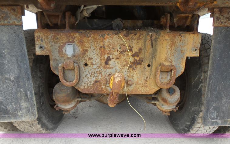 image for item L5464 2006 International 7400 dump truck