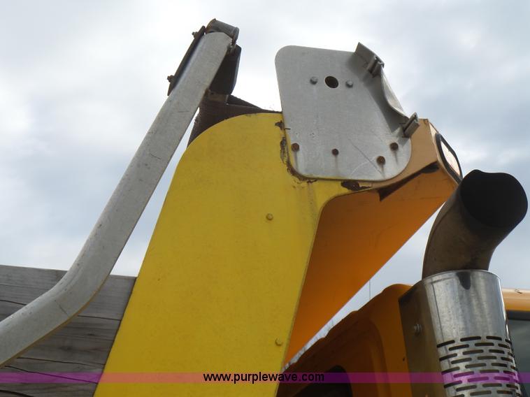 image for item L5464 2006 International 7400 dump truck