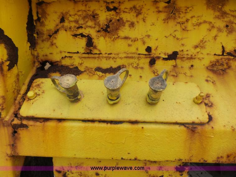 image for item L5464 2006 International 7400 dump truck