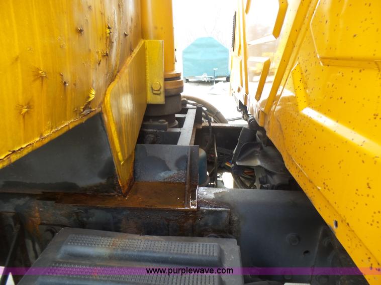 image for item L5464 2006 International 7400 dump truck