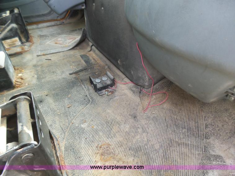 image for item L5464 2006 International 7400 dump truck