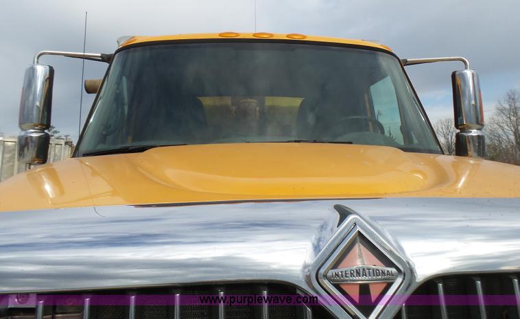 image for item L5464 2006 International 7400 dump truck