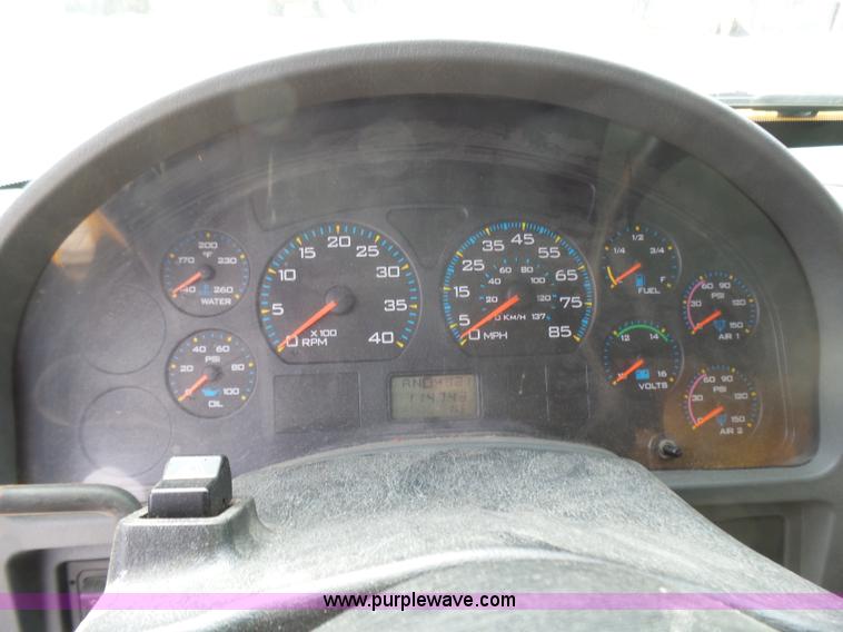 image for item L5464 2006 International 7400 dump truck