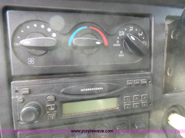 image for item L5464 2006 International 7400 dump truck