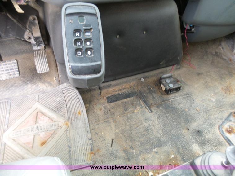 image for item L5464 2006 International 7400 dump truck