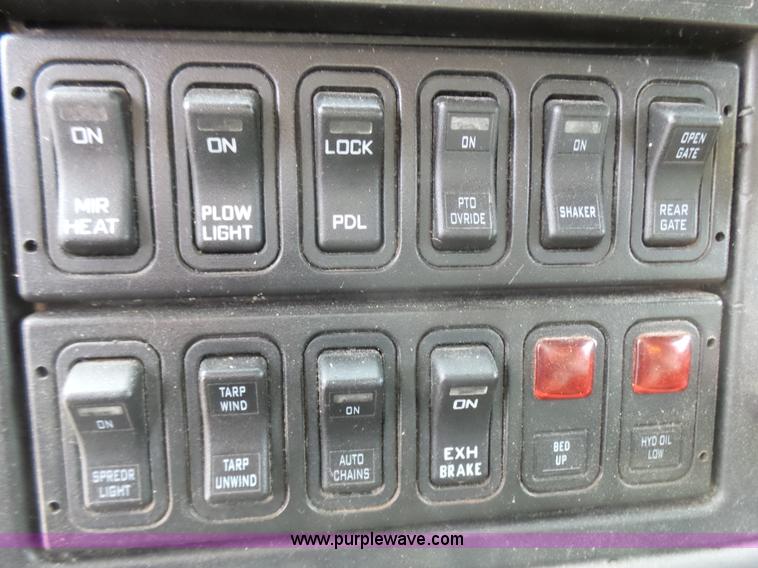 image for item L5464 2006 International 7400 dump truck