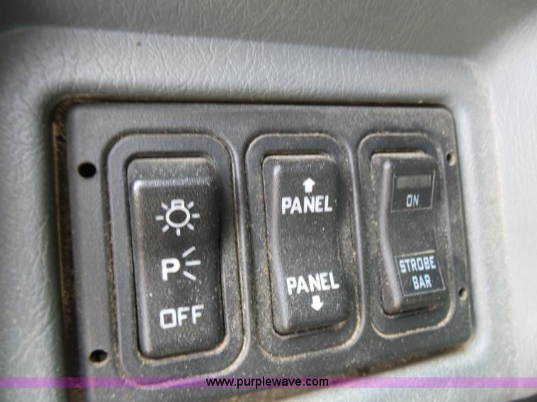 image for item L5464 2006 International 7400 dump truck