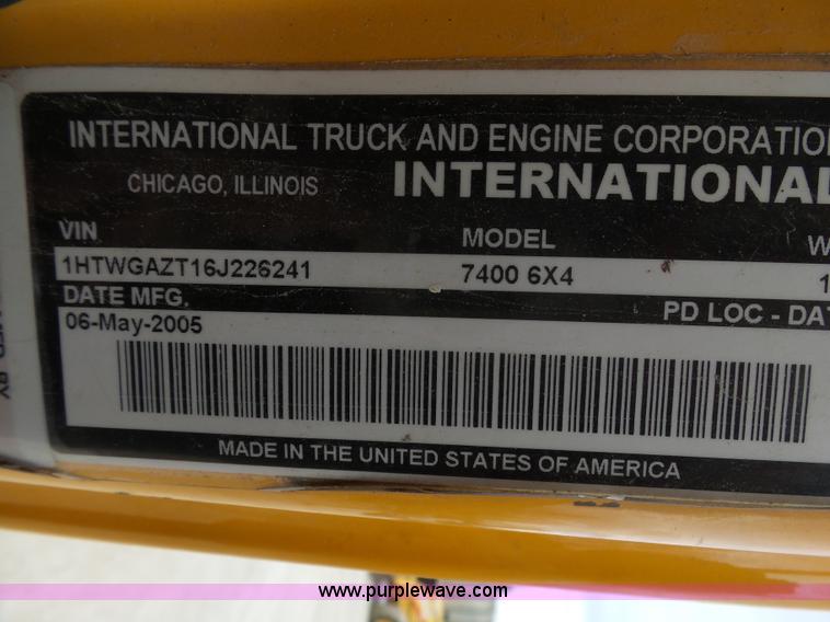 image for item L5464 2006 International 7400 dump truck