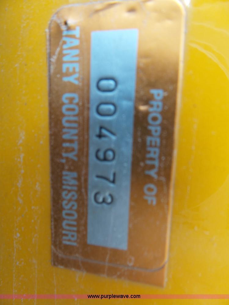 image for item L5464 2006 International 7400 dump truck