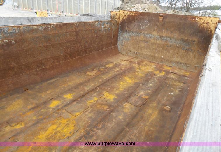 image for item L5464 2006 International 7400 dump truck