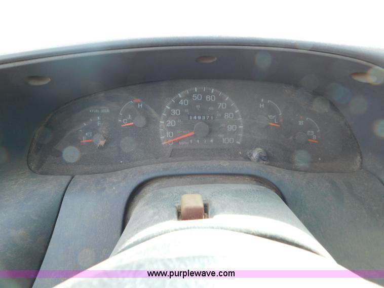 image for item L5833 1997 Ford F150 pickup truck