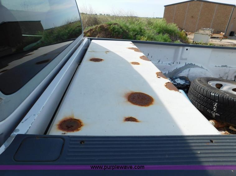 image for item L5833 1997 Ford F150 pickup truck