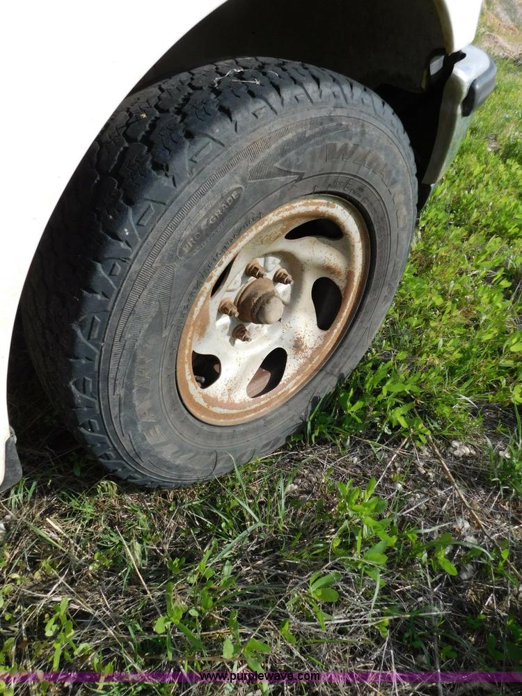 image for item L5833 1997 Ford F150 pickup truck