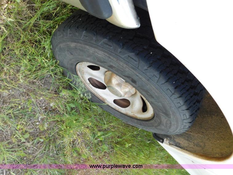 image for item L5833 1997 Ford F150 pickup truck