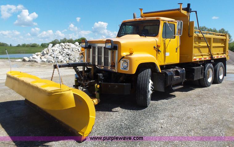 image for item L6058 2002 International F2554 dump truck