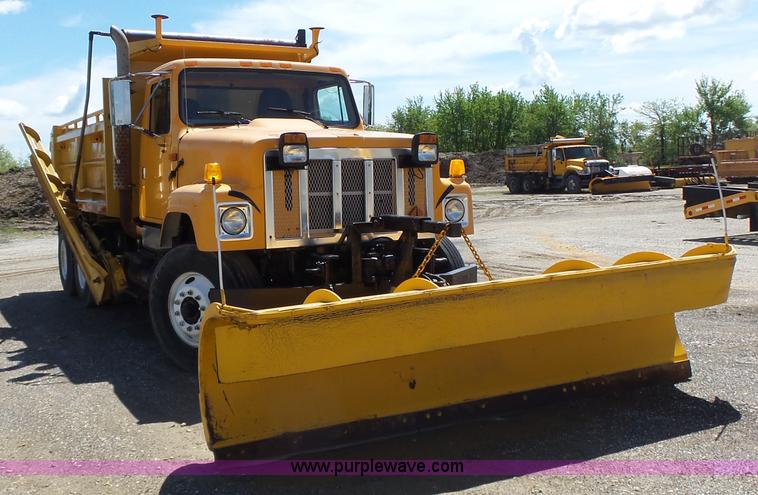 image for item L6058 2002 International F2554 dump truck