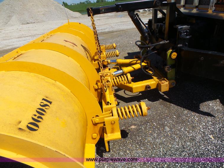 image for item L6058 2002 International F2554 dump truck