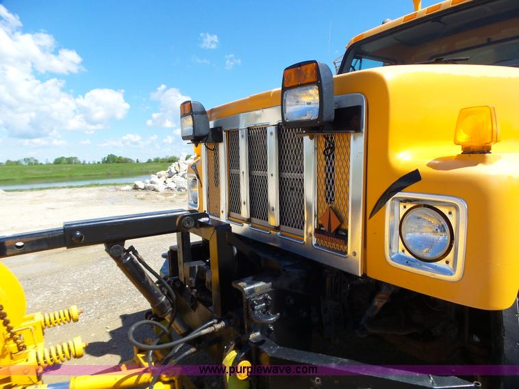 image for item L6058 2002 International F2554 dump truck