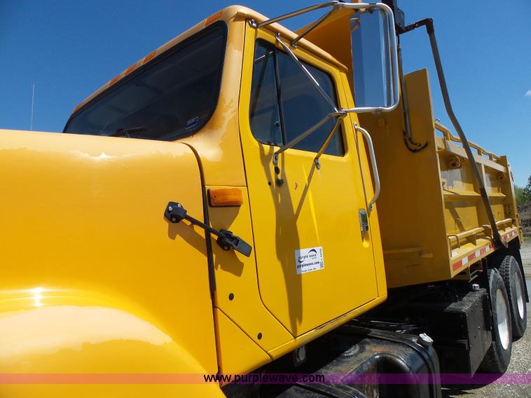 image for item L6058 2002 International F2554 dump truck