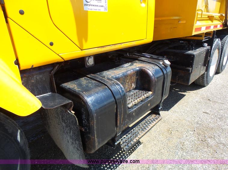 image for item L6058 2002 International F2554 dump truck