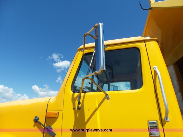 image for item L6058 2002 International F2554 dump truck