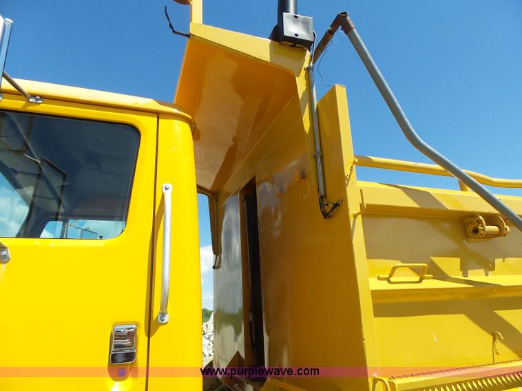 image for item L6058 2002 International F2554 dump truck