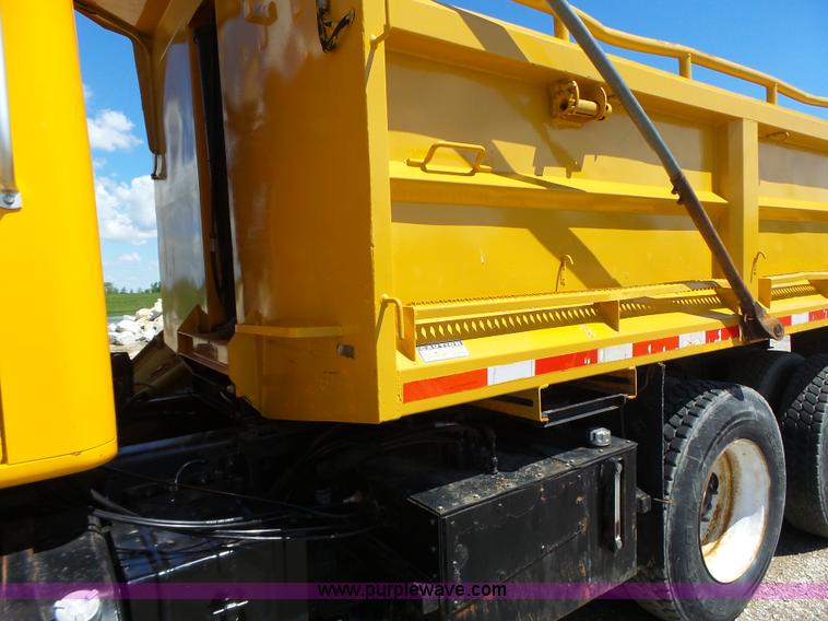 image for item L6058 2002 International F2554 dump truck