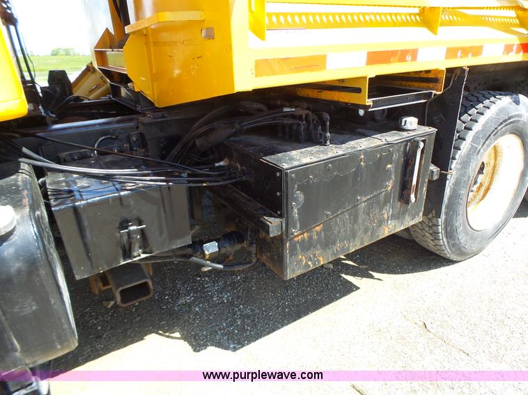 image for item L6058 2002 International F2554 dump truck