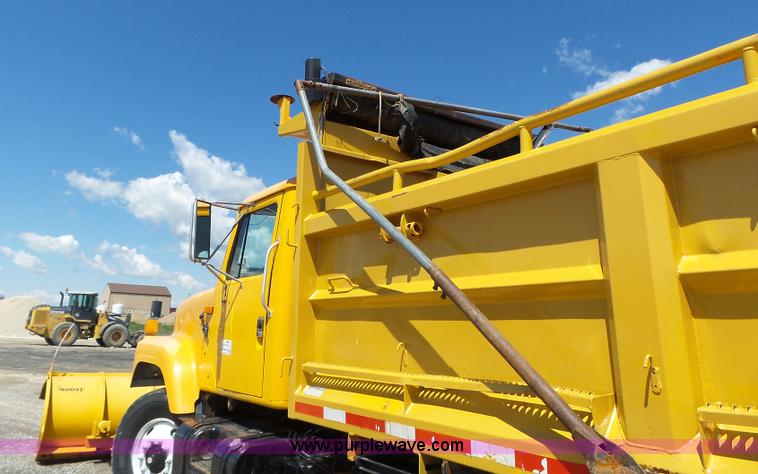 image for item L6058 2002 International F2554 dump truck