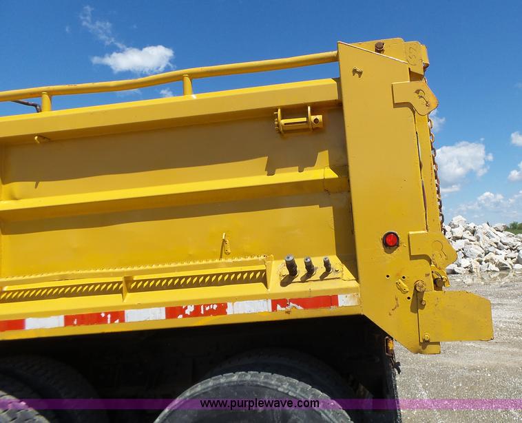 image for item L6058 2002 International F2554 dump truck