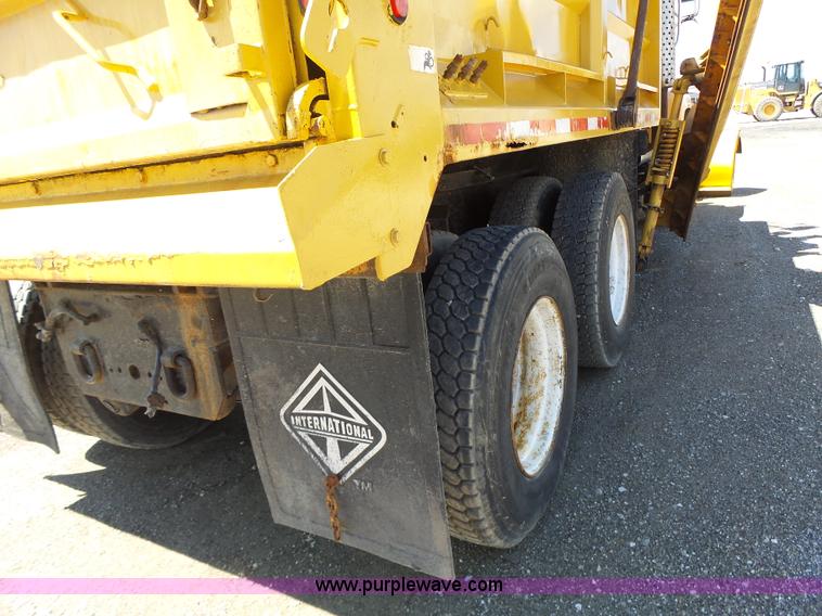 image for item L6058 2002 International F2554 dump truck