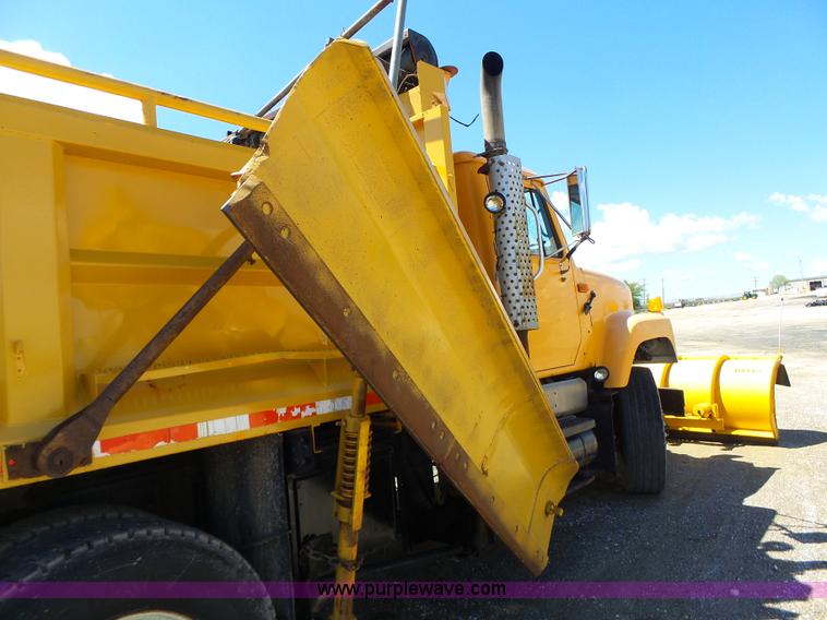 image for item L6058 2002 International F2554 dump truck
