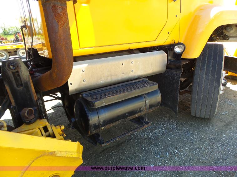 image for item L6058 2002 International F2554 dump truck