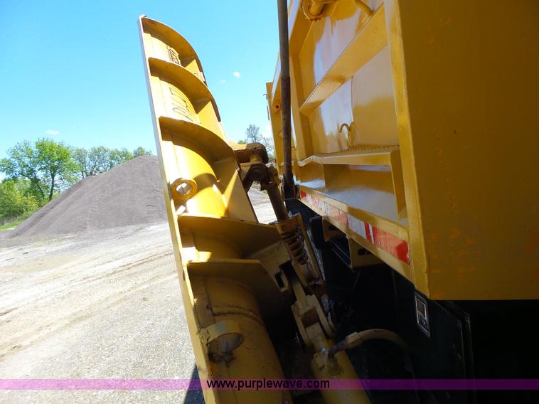 image for item L6058 2002 International F2554 dump truck