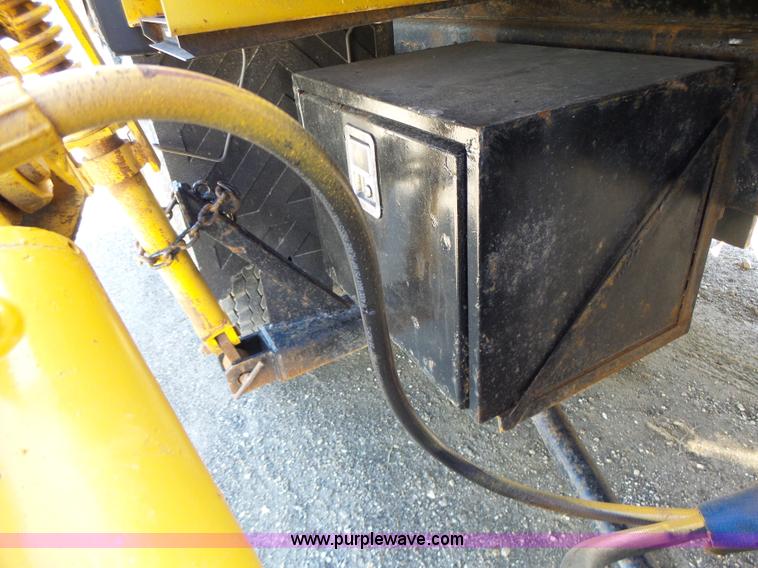 image for item L6058 2002 International F2554 dump truck