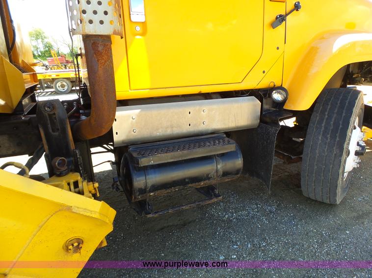 image for item L6058 2002 International F2554 dump truck