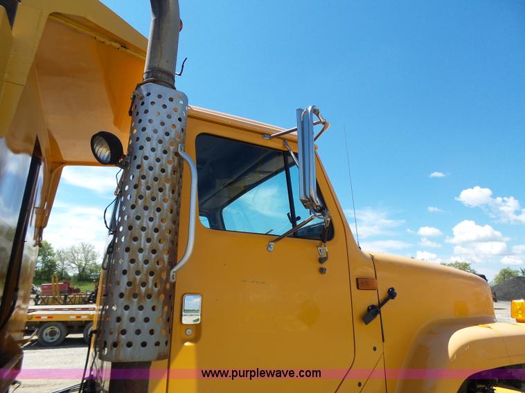 image for item L6058 2002 International F2554 dump truck