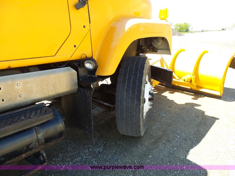 image for item L6058 2002 International F2554 dump truck