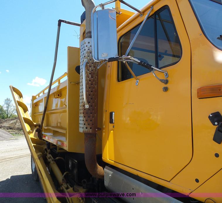 image for item L6058 2002 International F2554 dump truck