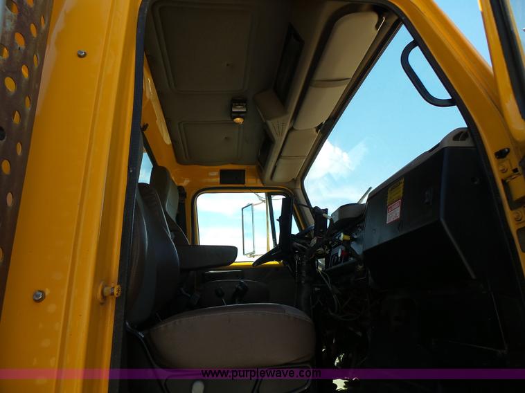 image for item L6058 2002 International F2554 dump truck