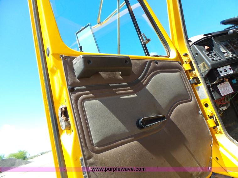 image for item L6058 2002 International F2554 dump truck