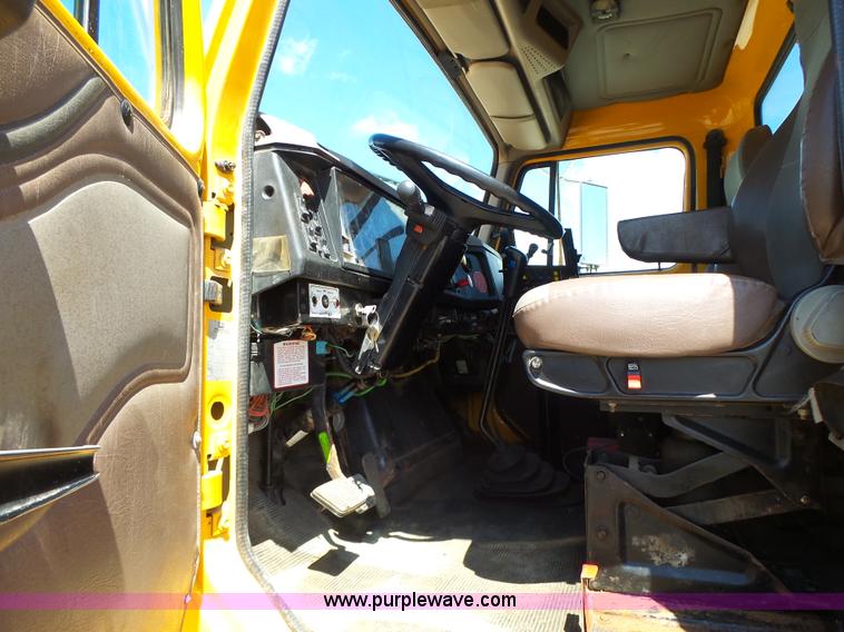 image for item L6058 2002 International F2554 dump truck