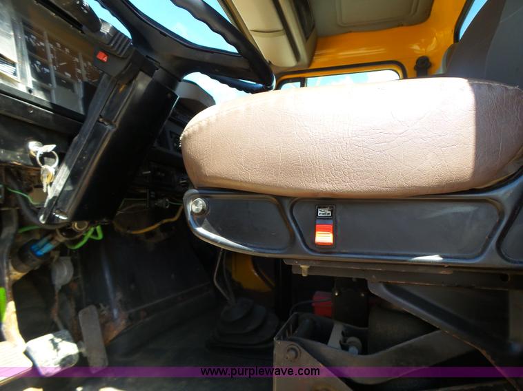 image for item L6058 2002 International F2554 dump truck