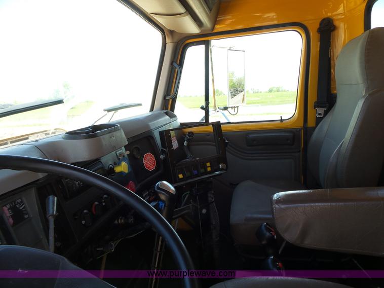 image for item L6058 2002 International F2554 dump truck