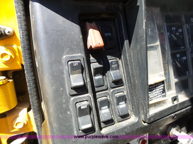 image for item L6058 2002 International F2554 dump truck