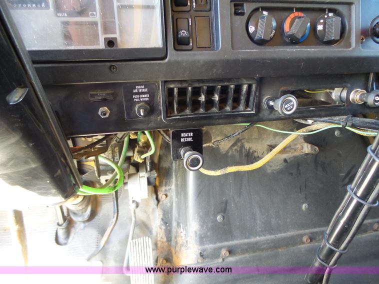 image for item L6058 2002 International F2554 dump truck