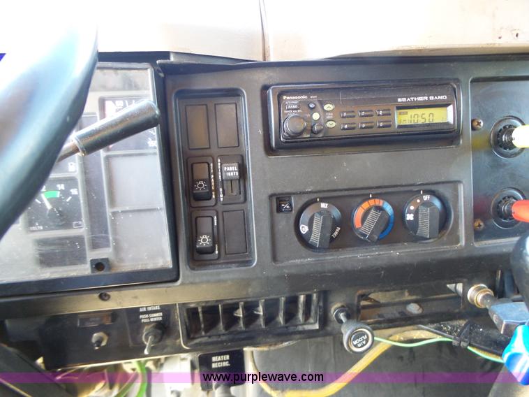 image for item L6058 2002 International F2554 dump truck