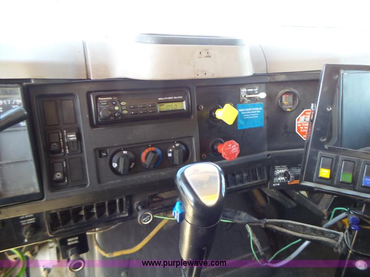 image for item L6058 2002 International F2554 dump truck