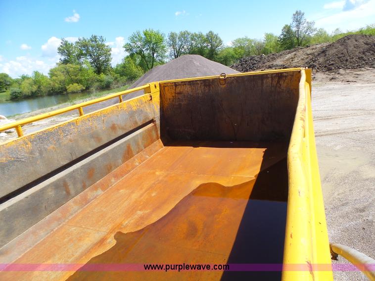 image for item L6058 2002 International F2554 dump truck